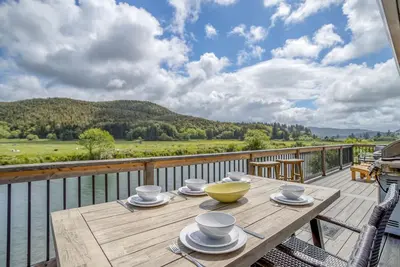 Image de Riverfront Splendor, TVs in All Bedrooms, Near the Beach in Pacific City!
