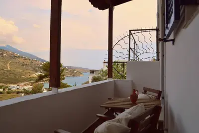Studio Gregory Kipri, Andros