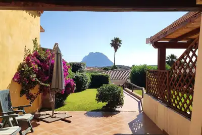 Chambre avec vue sur le jardin de l'île de Tavolara- Porto San Paolo
