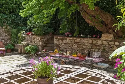 Image de Appartement dans une ferme avec piscine