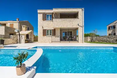 New stone villa with pool near the beach - Traveler Reiseburo Krk - Id 2372
