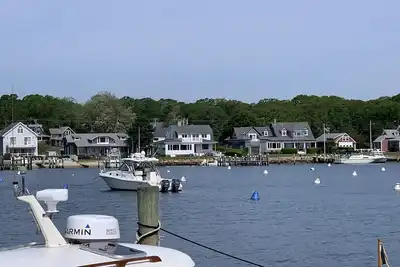 Image de Waterfront House On Oak Bluffs Harbor