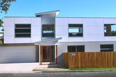 Image de Luxury beach house in walking distance to river, beach and amenities