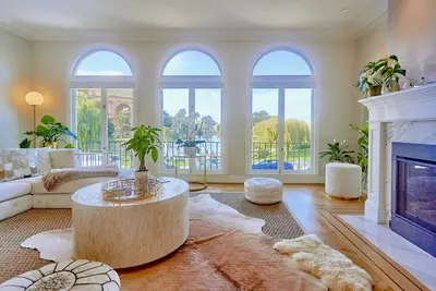 Image de Elevate Your San Francisco Experience: Luxe Living with Panoramic Pacific Views