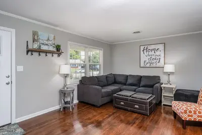 Image de Mid Peninsula sleeps 8. Feels like home!