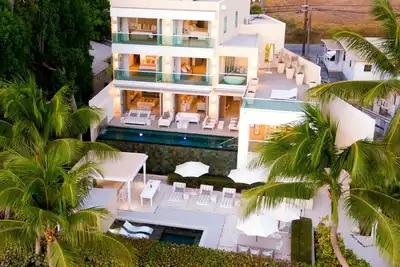 Image de Modern Luxury Beachfront Vacation Home - Footprints