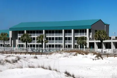 Image de Destin's best kept secret in the midst of the high-rises!