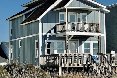 Image de Oceanfront, Renovated 4br, 3ba Home Sleeps 8