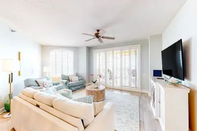 Image de Renovated, Gulf-Front Condo w/ Beach Access, Shared Pools/Hot Tub, Free WiFi