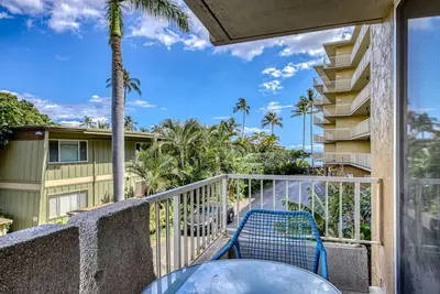 Image de Second Floor Condo w/ Shared Pool, High-Speed WiFi, and Private Washer/Dryer