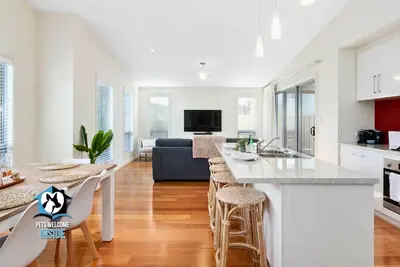 Image de Light Filled Modern & Stylish 3br Holiday Home