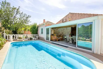 Image de Belle maison de vacances privée avec piscine privée, climatisation, Wifi, Tv, terrasse, parking