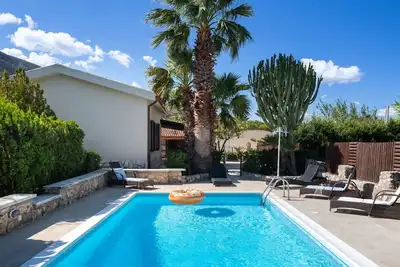 Image de Maison de vacances privée avec Wifi, climatisation, piscine privée, Tv, patio, parking