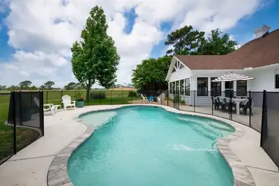 Image de Spacious 5 Br, Beautiful Sunsets on Golf Course