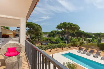 Image de Villa avec piscine privée et bbq idéale familles