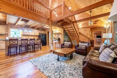 Image de Amazing log cabin, 12 min to Arrington Vineyards, 28 min to Nashville downtown.