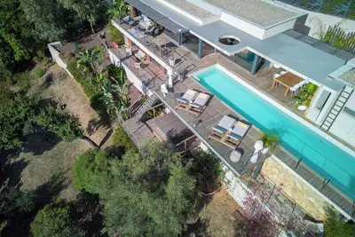 Image de Villa luxe, vue mer (2 min)<br>Côte d'Azur - Hyères - Piscine et Spa