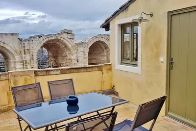 Image de Studio avec terrasse sur l'Amphithéâtre (arènes)