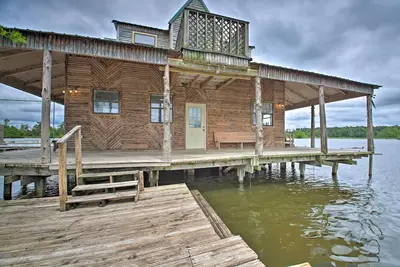 Image de Secluded Angler's Haven - Boat + Fish!