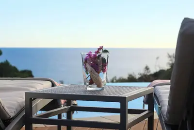 Image de Casa con vistas exclusivas, piscina y playa privada