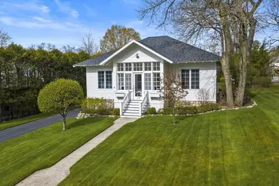 Image de Charming Harbor Springs Home, Quiet and Quaint!