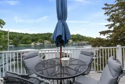 Image de Bring Your Boat and Your Loved Ones! Our Lakefront House is completely updated!