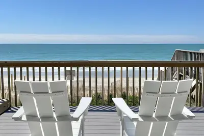 Image de Modern, Luxury Renovated Oceanfront House in N. Topsail Beach!