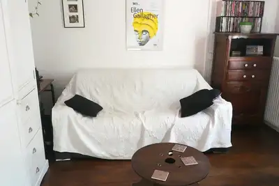Image de 400 mètre de Paris - Joli appartement confortable et lumineux  – Métro Hoche