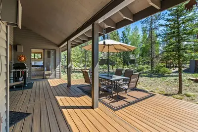 Image de Quiet Sunriver House! Hot tub, Bikes, Ac, Deck, 10 Sharc passes!