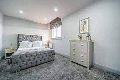 Appartement-Douche-Vue sur Rue-2 Bedroom with ensuite
