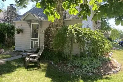 Image de Parkview Cottage #2 - 1/2 block to city beach