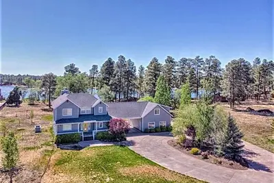 Image de ✨ Lakeviews & Boats Included: Gated, 1 acre, 4 Bd, Wifi, Gameroom, 1 Pm Check In