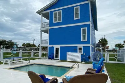 Image de Nautical Blue w/ Private Pool, Hot Tub, Game Room! ! 1/2 Block To Sandy Beach
