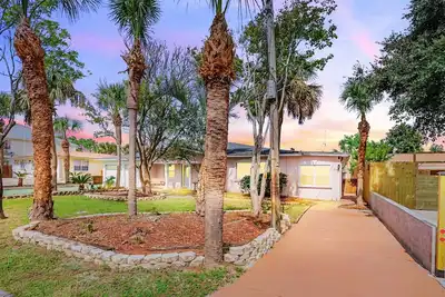 Image de ✨Mighty Little Beach✨ 1b Apartment, Private Patio, Dog Friendly, Walk to Beach❤️