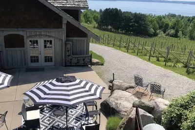 Image de Live the Vineyard Life at The Grand View 2 @ Willow Winery