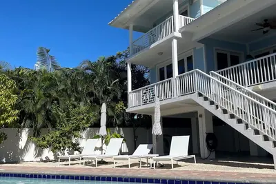 Image de Luxury Cape Cod Villa with pool and Tiki patio