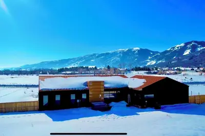 Image de Now offering monthly rentals at reduced rates. Quiet location close to skiing!