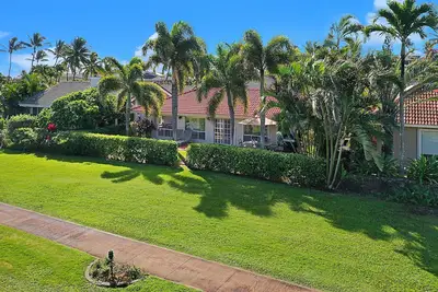 Kauai Love-Family Home 4b/2. 5b, A/C, Greenbelt Access to 2 Beaches!
