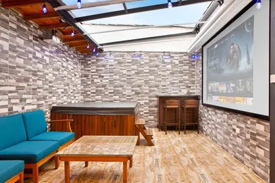 Image de 4 Bedroom Ph Roof Deck and balcony Ac Hot Tubs