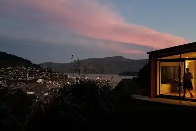 Image de Harbour Escape - tiny home in Lyttelton with Port Views