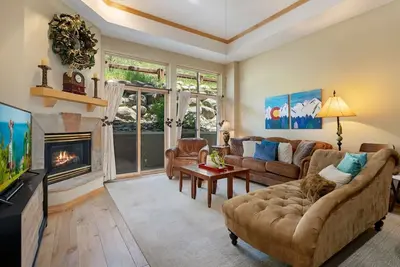 Image de Plan Ahead for Winter! 2br Right in Heart of Beaver Creek - Skiing, Restaurants, Amenties!