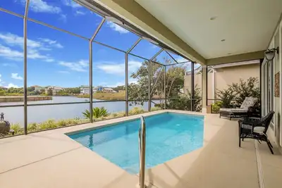 Image de No Complaints – Luxury Lakefront Home w/ Private Pool & Walk to Beach Access!