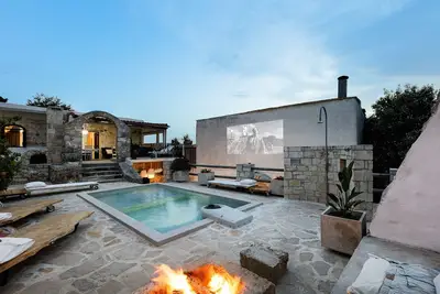 Image de Antonia's stonebuilt mansion with a private pool