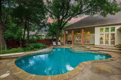 Image de Dallas Gem 5 Bedrooms Home with Pool, Game Room