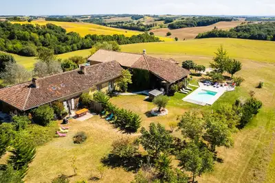 Image de Gîte de charme avec vue et piscine