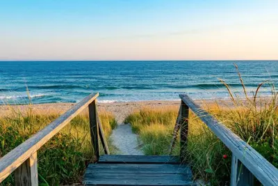 Image de Quintessential 4 Bedroom Surfside Beach Cottage on Nobadeer Beach