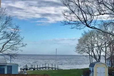 Image de Beach House steps to private beaches in sought after location!