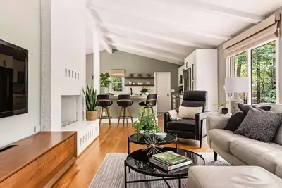 Image de Modern Forest Retreat, On Large Private Wooded Lot In the Heart of Cary!