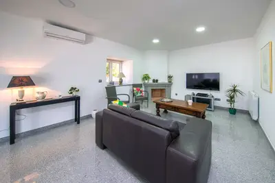 Image de Casa Bem Estar - Moradia T3 Privada com Piscina, terraço num Local Sossegado