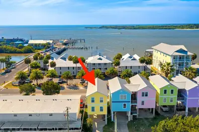 Image de Marigold & Daisy House. Experience the Quaint Seaside Village of Cedar Key